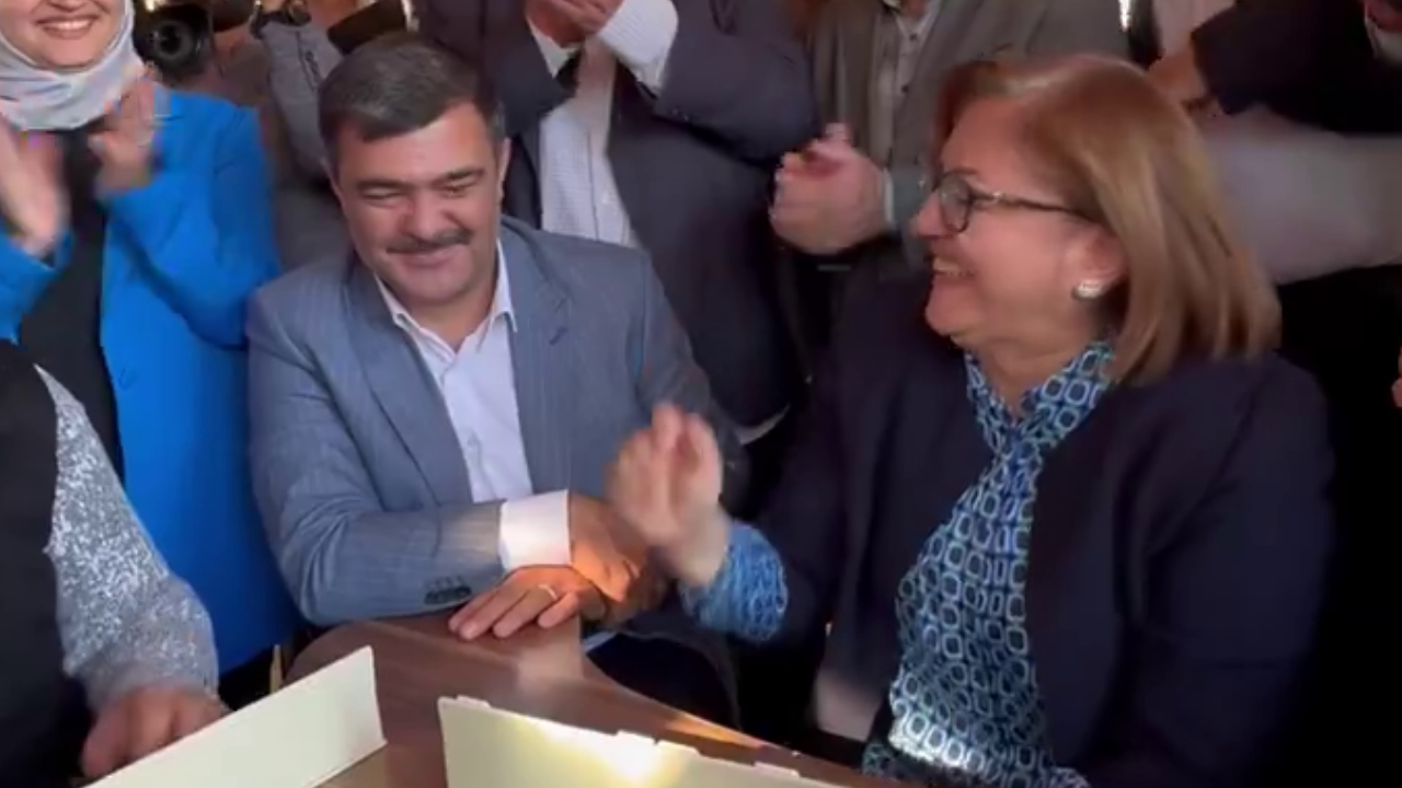 O anlar kamerada! Fatma Şahin okey masasında dördüncü oldu