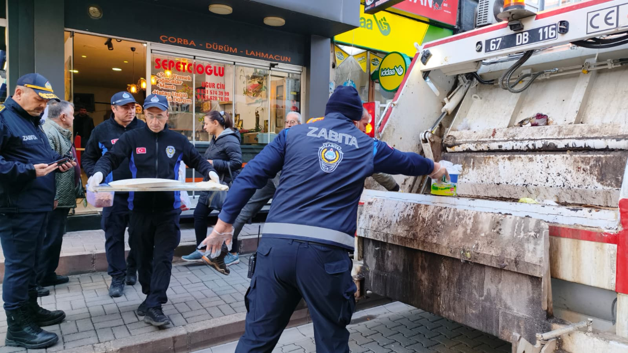 Zonguldak’ta pide imalathanesinde mide bulandıran manzara: Bozuk et ve küfle satış yapmışlar