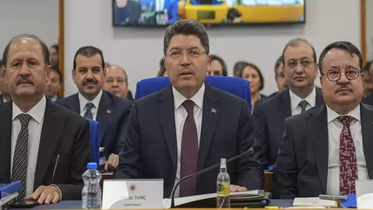 Meclisi işaret etti! Bakan Tunç’tan ‘yeni anayasa’ açıklaması! Uzlaşı mümkün mü?