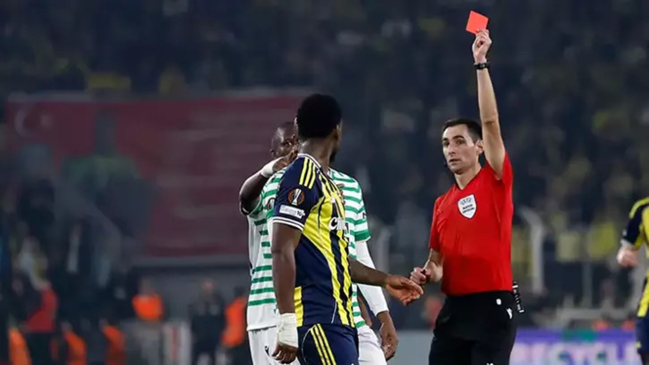 Jhon Duran kırmızı kart gördü, kritik maçta cezalı duruma düştü!
