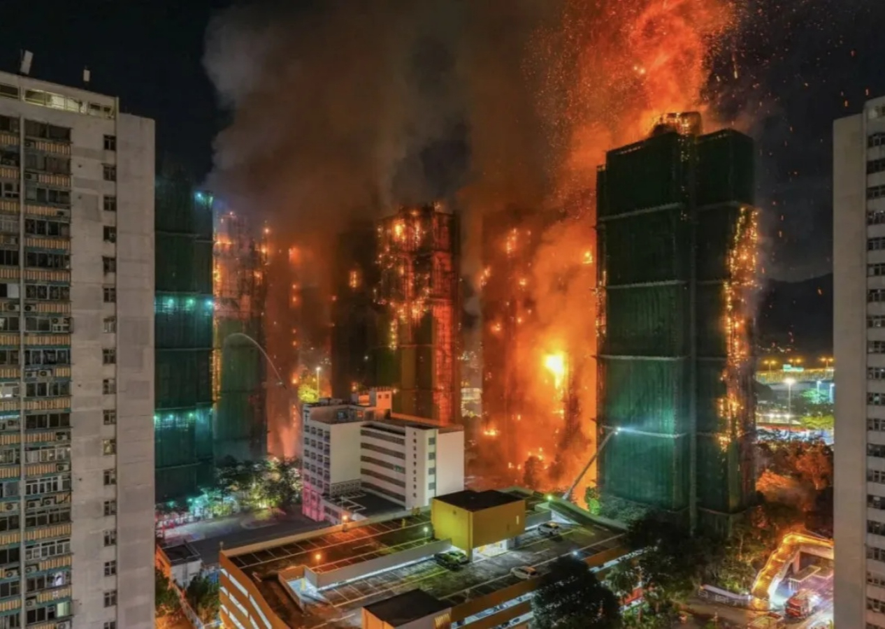 8 apartmanlık sitede ölüm zinciri! Hong Kong’daki yangında can kaybı 128’e çıktı: Skandal ihmaller ortaya çıktı!