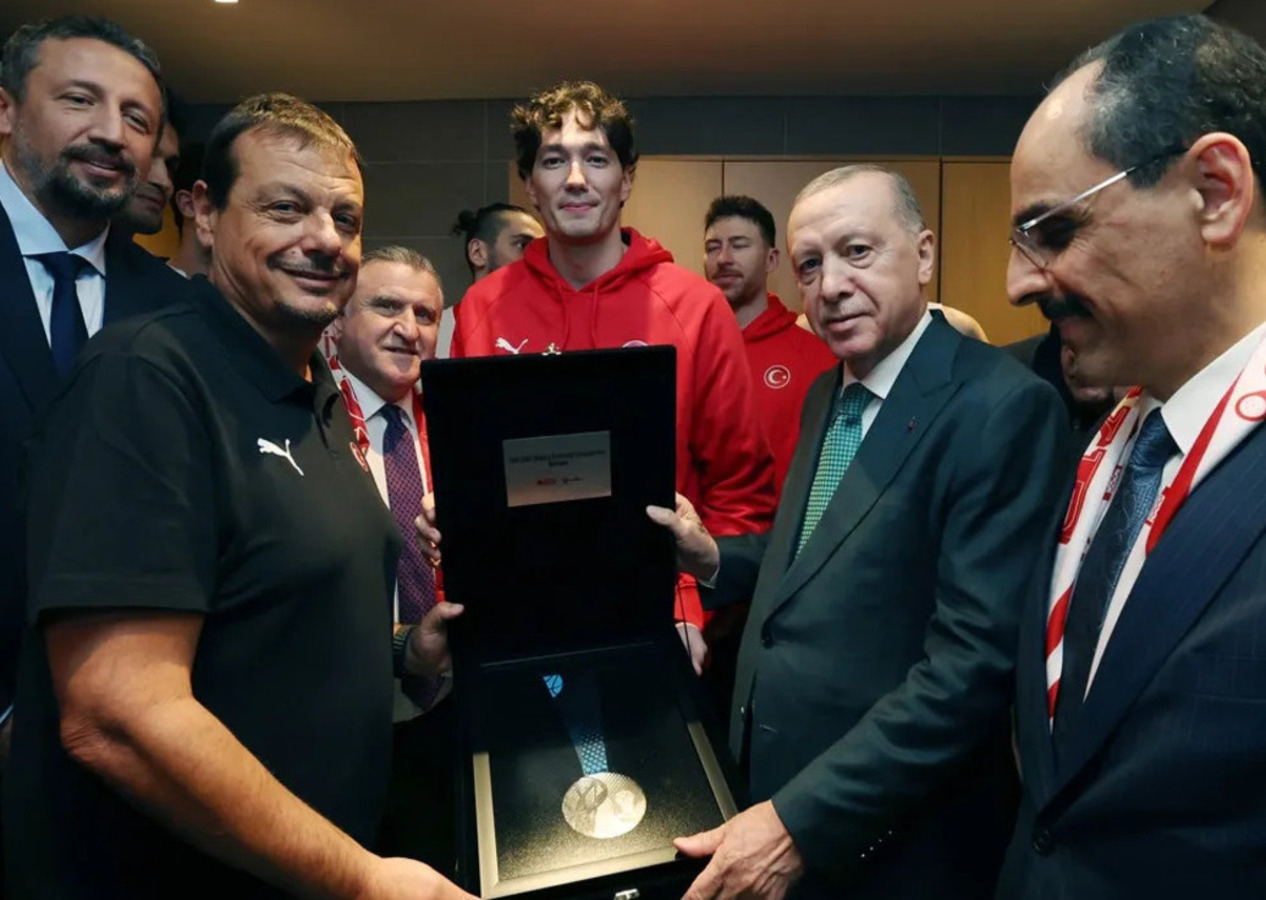 Cumhurbaşkanı Recep Tayyip Erdoğan, Bosna Hersek maçı sonrası 12 Dev Adam'la bir araya geldi