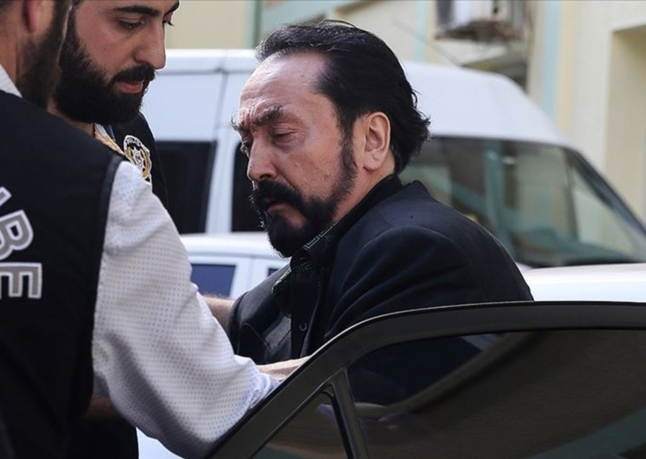 Adnan Oktar'ın trollerine operasyon! 450 sosyal medya hesabı engellendi