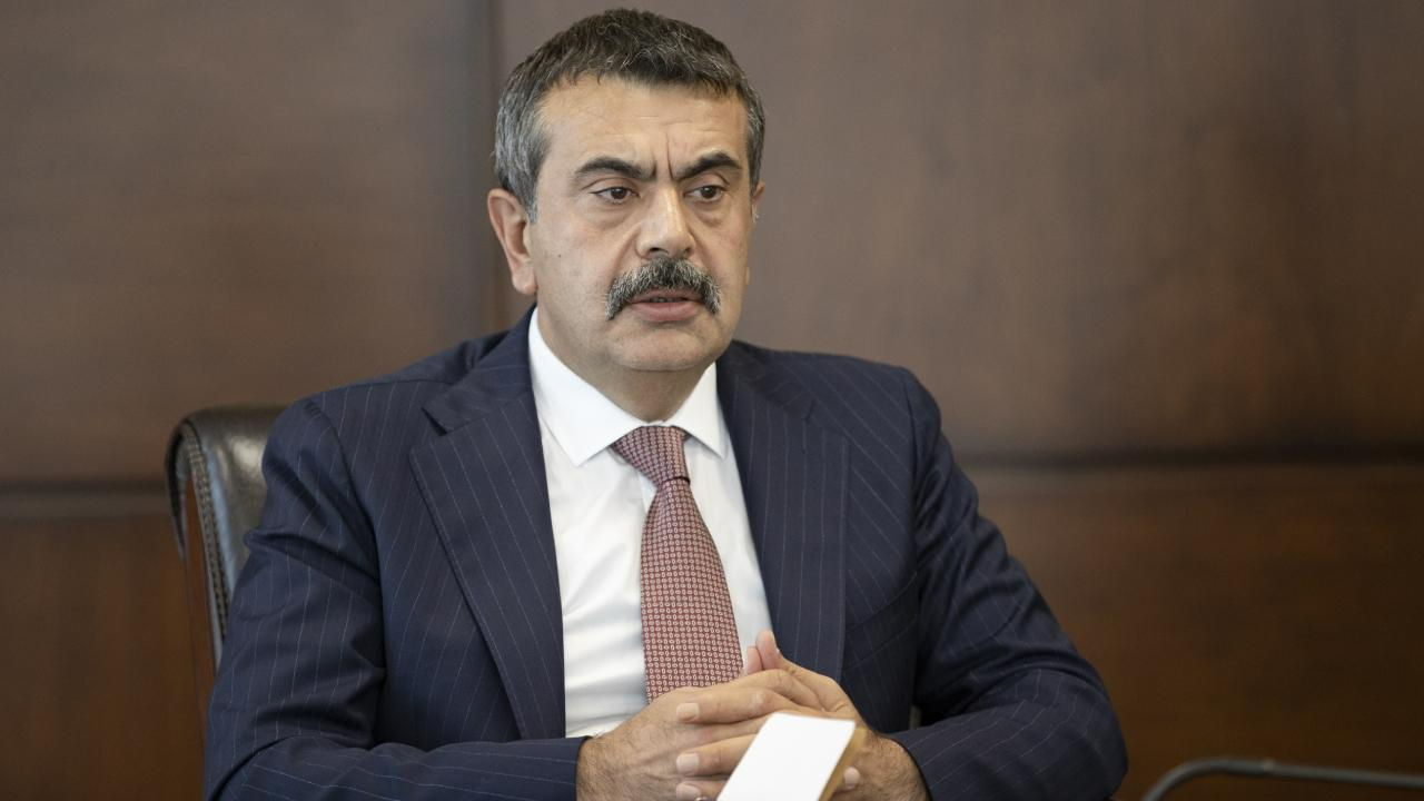 Ara tatil kalkıyor mu? Bakan Tekin canlı yayında yanıtladı!