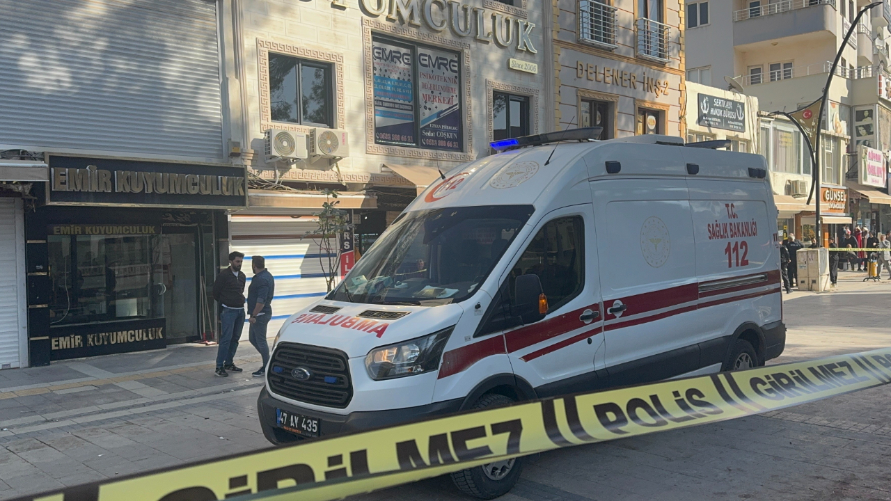 Mardin karıştı! Kuyumcular arasında tekmeli sopalı kavga: Yaralılar var