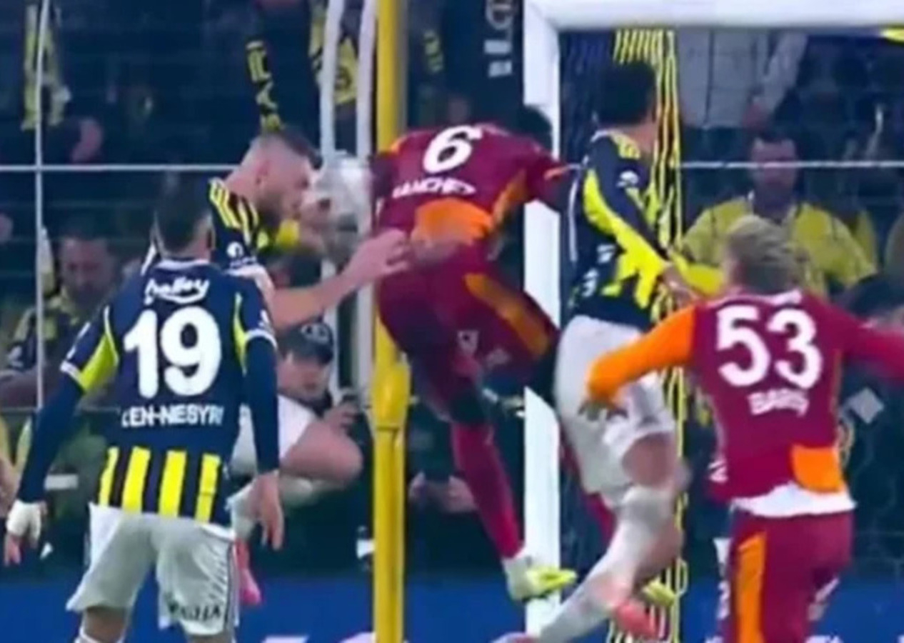 VAR devreye girdi, derbide Fenerbahçe'nin golü iptal edildi!