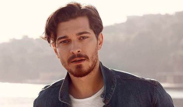 Çağatay Ulusoy takipçilerine çok fena yakalandı!