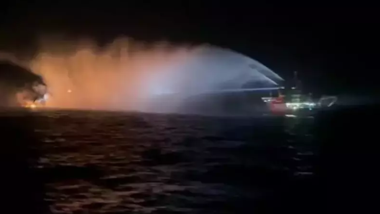 İşte mürettebatın son durumu! Karadeniz’de saldırıya uğrayan VIRAT tankeri İstanbul’a ulaştı!