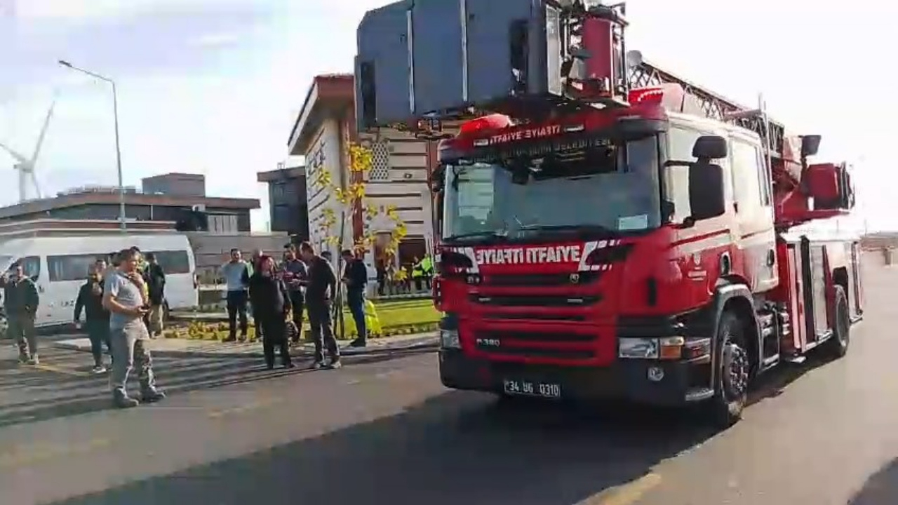 Silivri’de BOTAŞ tesisinde yangın paniği! Personel tahliye edildi, ekipler alarma geçti