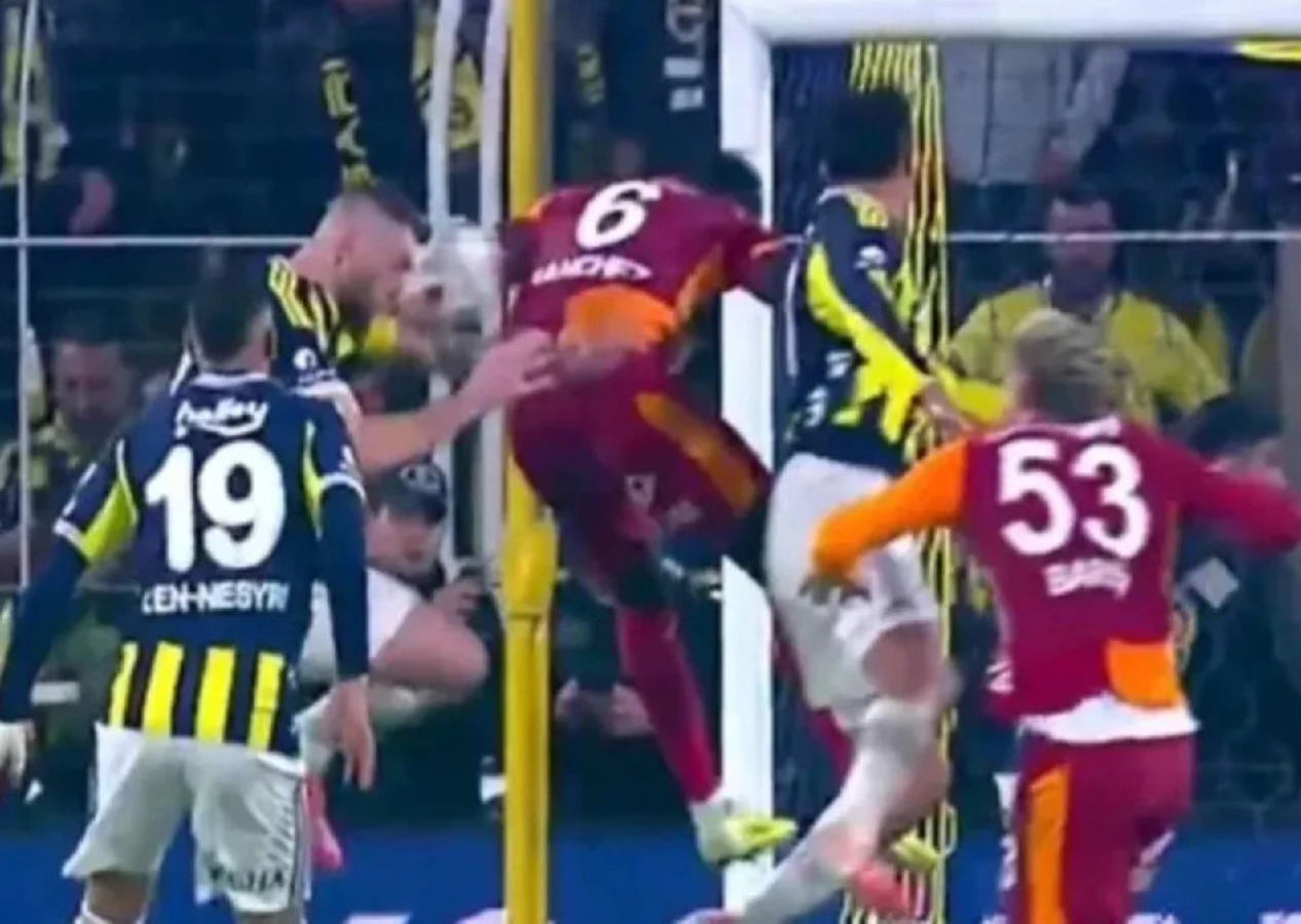 Fenerbahçe - Galatasaray derbisinin VAR kayıtları açıklandı! İptal olan golde ne konuşuldu?
