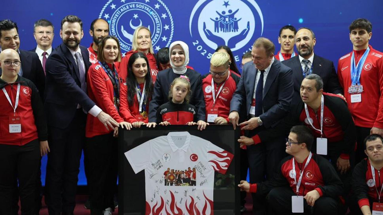 Bakan Göktaş, özel sporcularla bir araya geldi