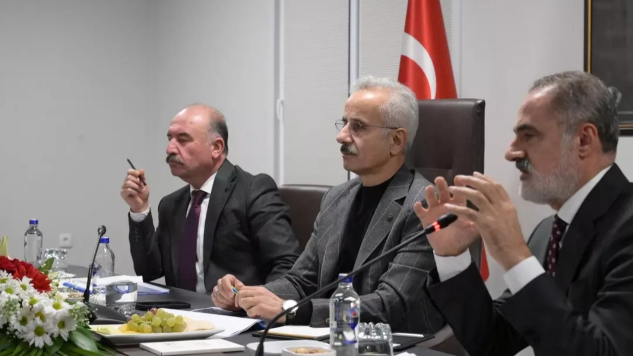Bakan Uraloğlu'ndan tarihi müjde! Bir şehrimize daha hızlı tren geliyor