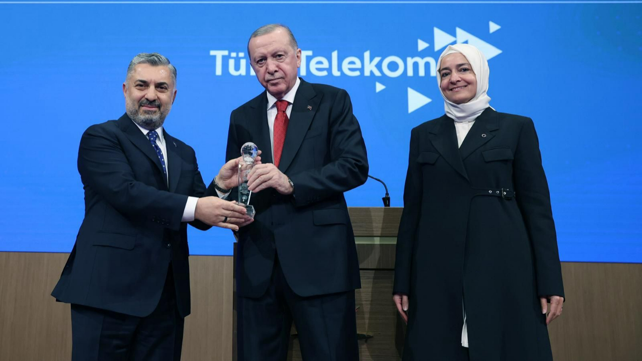 Türk Telekom’a “Dijital Erişilebilirlik” Ödülü: Cumhurbaşkanı Erdoğan takdim etti
