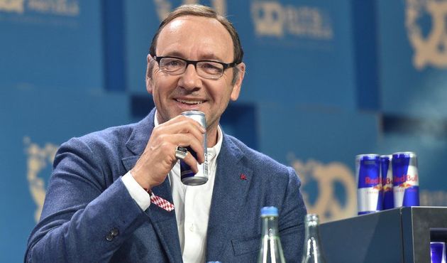 Tacizci Kevin Spacey şimdi yandı!