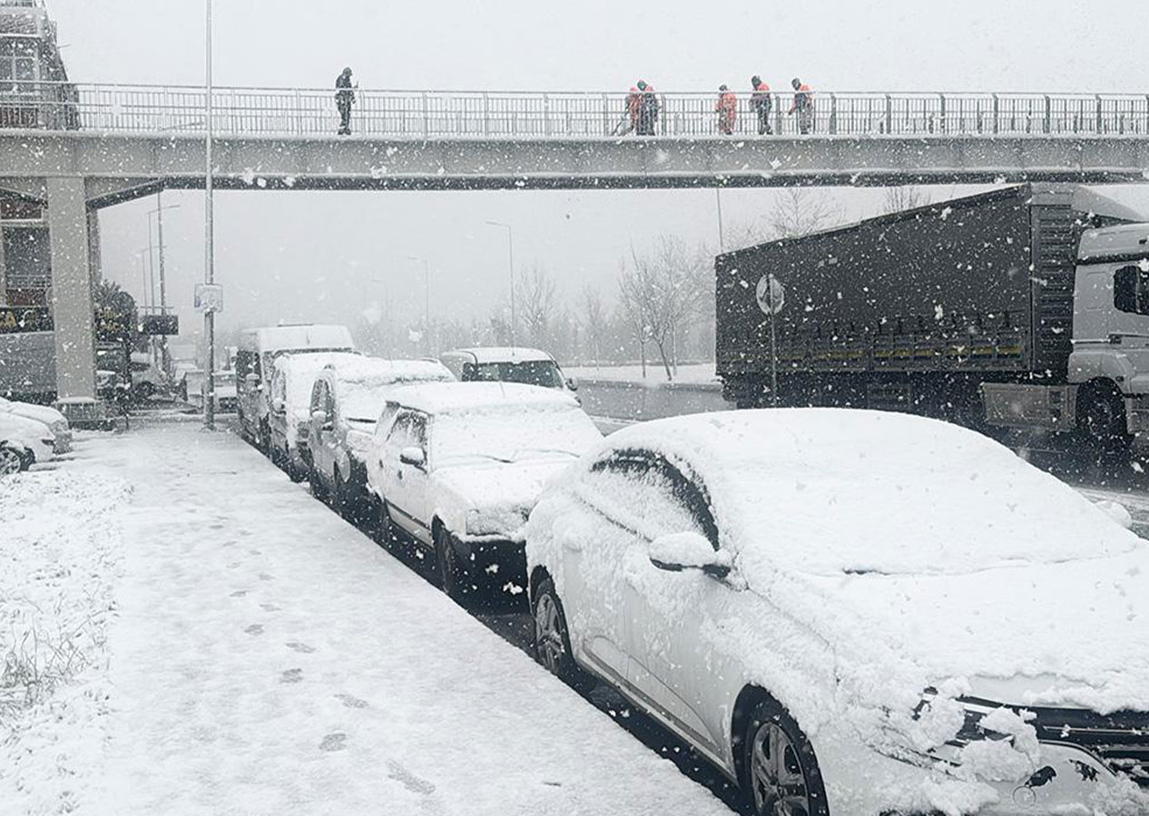 Lapa lapa kar geliyor! Bu illerde yaşayanlar dikkat