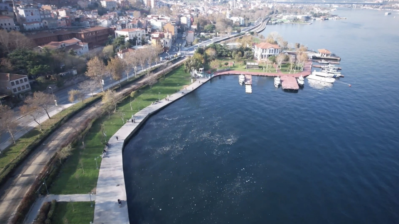 Çöp çamur çukur pis kokular... Haliç eski günlerine mi dönüyor?