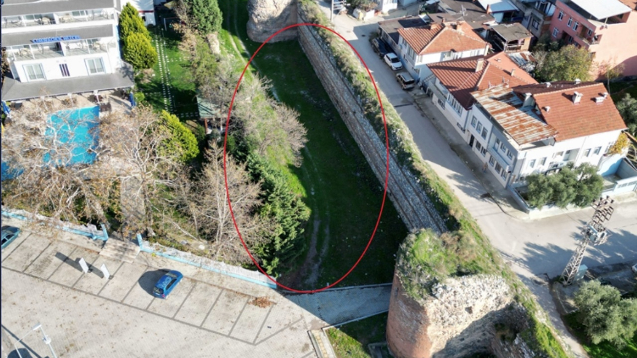 İznik'te Papa rüzgarı! Sur içindeki arsası için rekor fiyat istedi