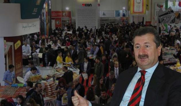 Sabahattin Önkibar'a yumruklu saldırı! / VİDEO
