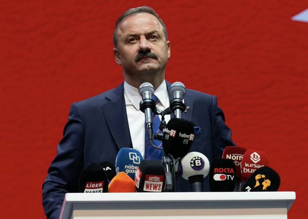 Rize ile Trabzon arasında yeniden kavga çıkarmaya çalışıyorlar! Yavuz Ağıralioğlu'nun sözleri Rizelileri ayağa kaldırdı... Sosyal medyadan tepki yağıyor: Rize ne etti size? Gaza gelme laza gel!