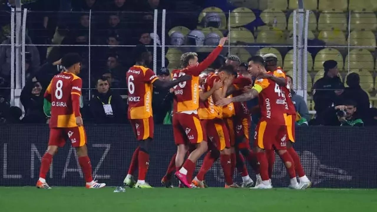 Galatasaray Liderlik Koltuğunu Kurtardı: Samsunspor'u Son Dakika Golüyle 3-2 Mağlup Etti (ÖZET)