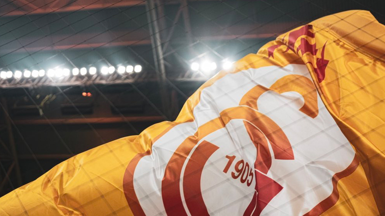 Galatasaray takım otobüsüne taşlı saldırı düzenlendi! Akılalmaz olay...