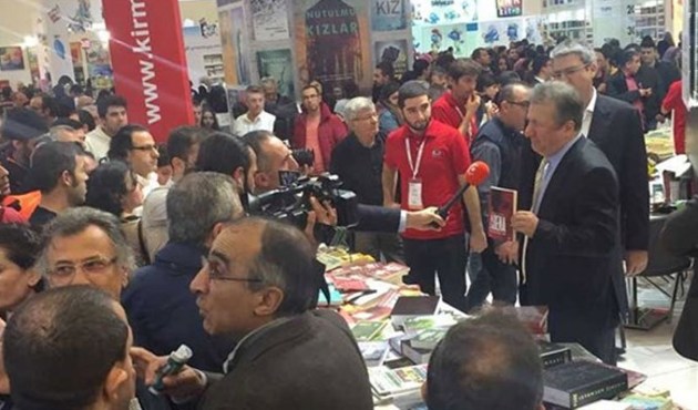 Sabahattin Önkibar'a saldıran 2 kişi gözaltında!