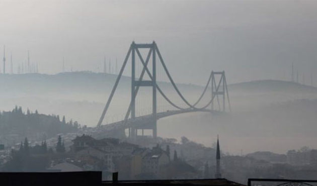 İstanbul Boğazı'nda sis çilesi!