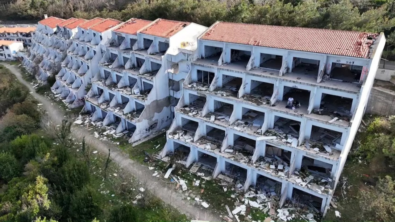 Milyon dolarlık otel harabeye döndü! Ünlü otel tinercilerin meskeni oldu