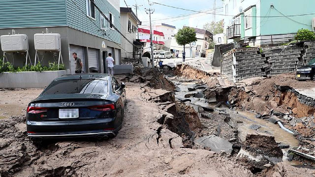 Japonya'da 7.2 büyüklüğünde büyük bir deprem meydana geldi! Tsunami alarmı