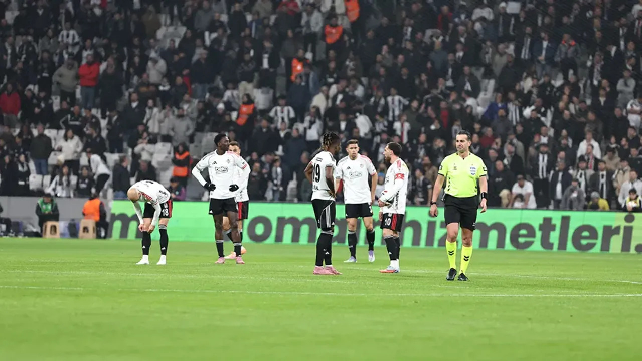 Beşiktaş taraftarı maç sonu Sergen Yalçın’ı istifaya davet etti!