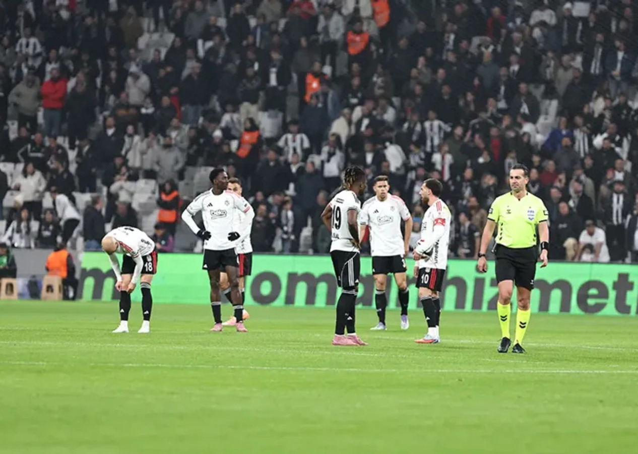 Beşiktaş taraftarı maç sonu Sergen Yalçın’ı istifaya davet etti!
