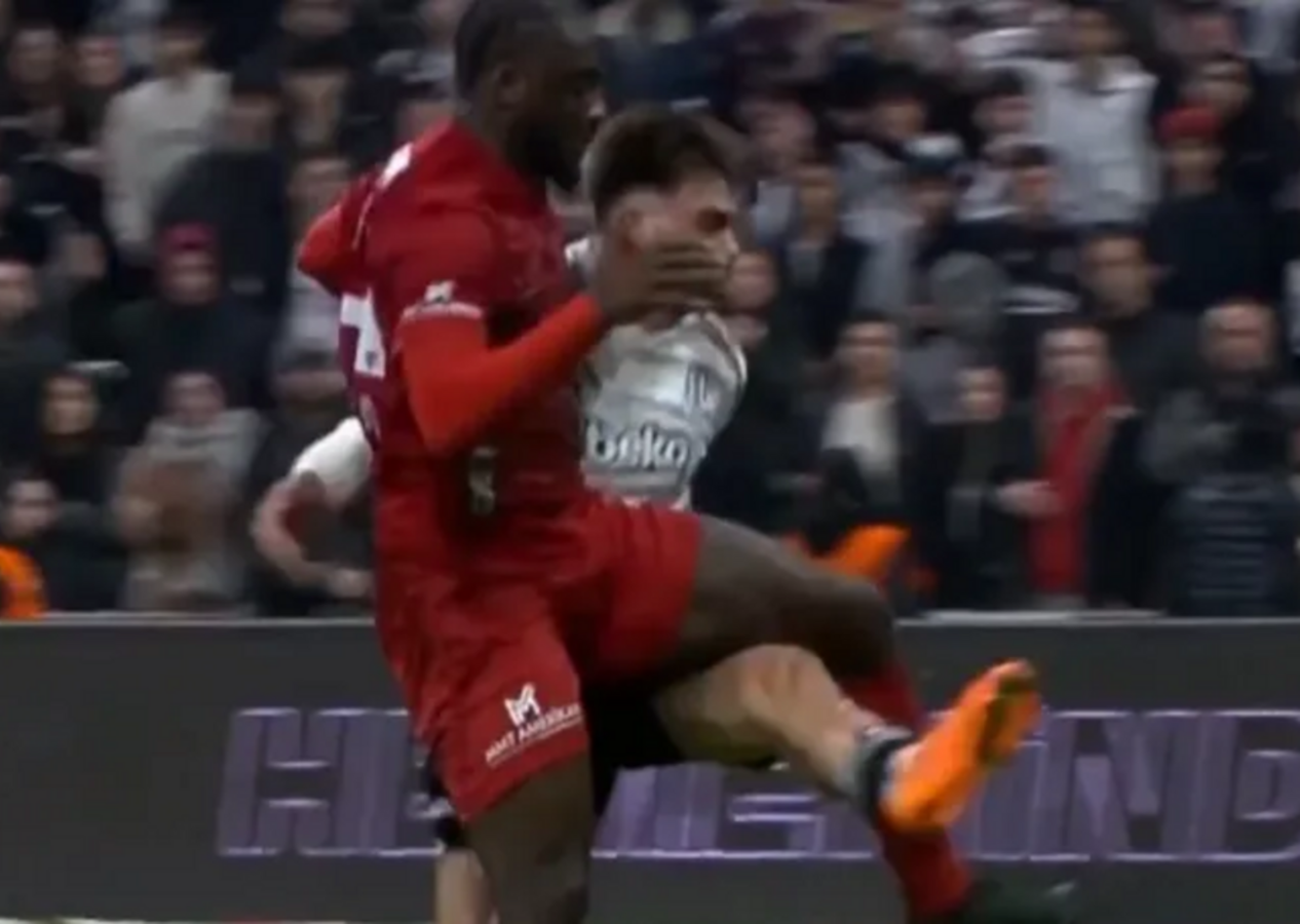 Beşiktaş o pozisyonda penaltı bekledi, hakem devam dedi!
