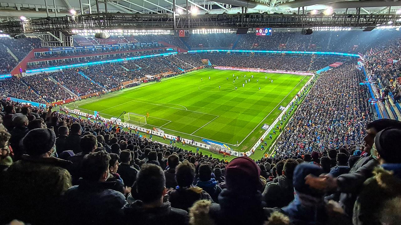 Trabzonspor - Beşiktaş maçının biletleri 1 saat içinde tükendi!