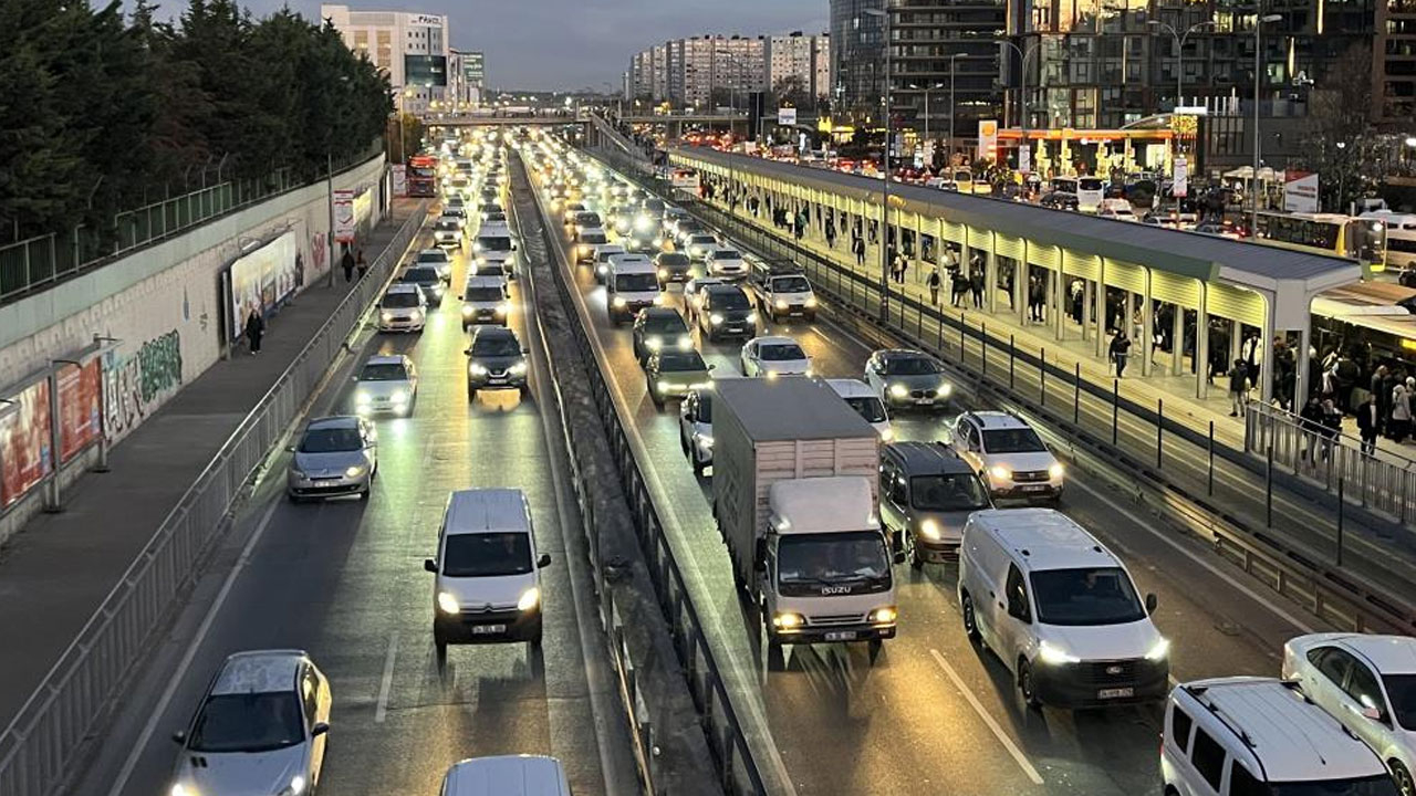 İstanbul’da trafik yoğunluğu yüzde 81’e ulaştı