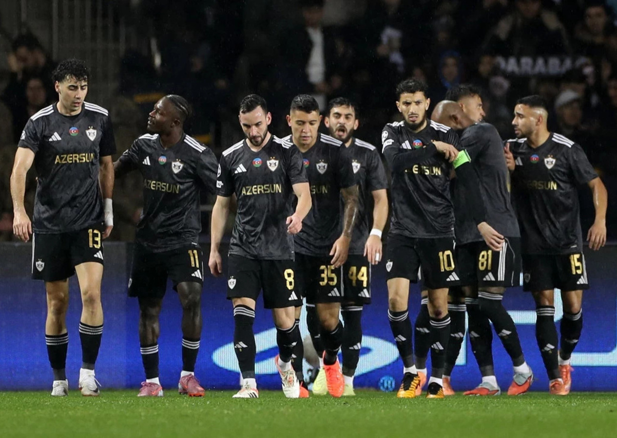 Ajax ilk galibiyetini aldı, öne geçen Karabağ son dakikalarda yıkıldı