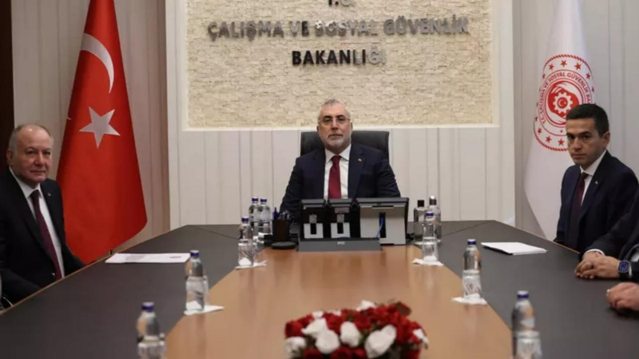 Asgari Ücret Tespit Komisyonu'ndan ilk toplantı başladı! Türk-İş masada mı? Bakan Işıkhan'dan açıklama