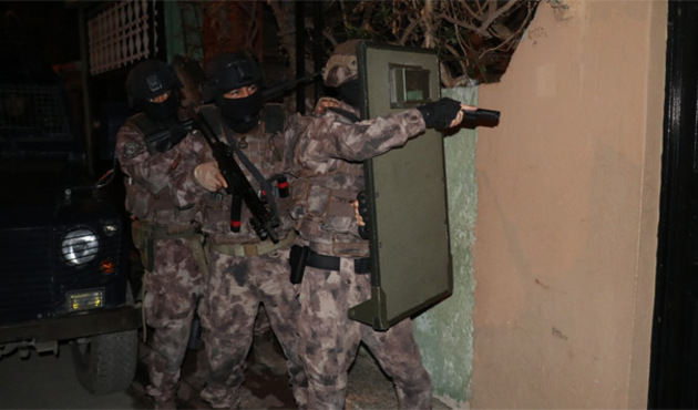 Adana'da Özel Harekat destekli şafak operasyonu!