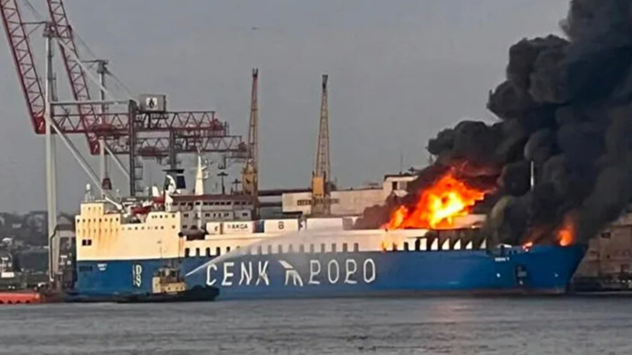 Rusya Türk gemisini vurdu! CENK T Odessa açıklarında alev aldı