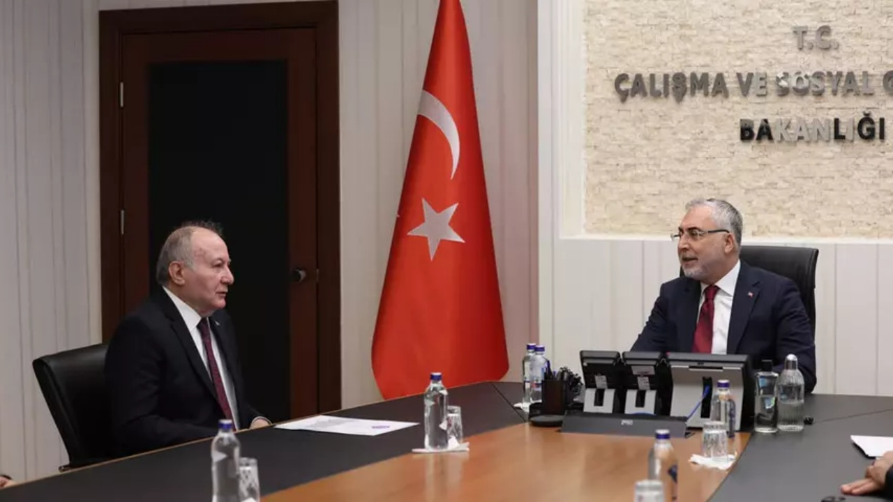 TÜRK-İŞ Bakan Işıkhan'a kapalı zarf verdi! Zarfın içinde ki rakam belli oldu! Asgari ücrete %78,8 zam