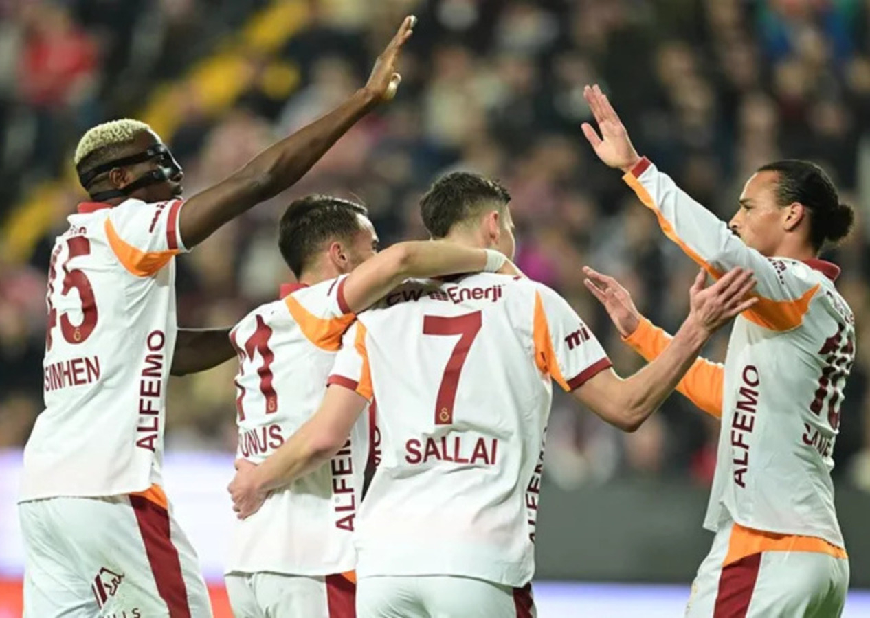 Galatasaray'da yıldızlar sahneye çıktı, Antalyaspor'a patladı (Antalyaspor 1 - 4 Galatasaray | Maçın özeti)