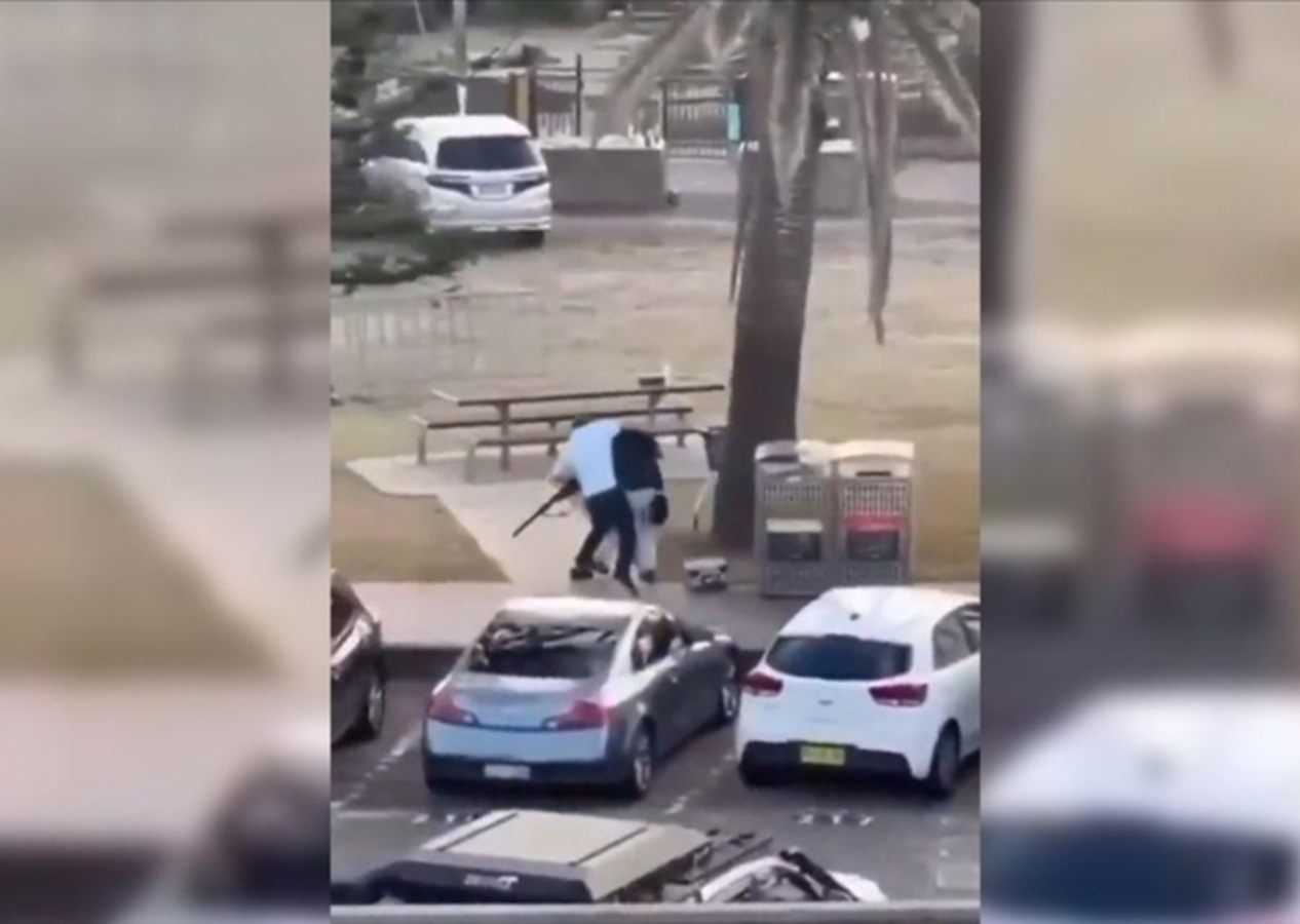 Avustralya, Sydney'deki saldırgana cesurca müdahale edip yaralanan Ahmed el Ahmed'i konuşuyor