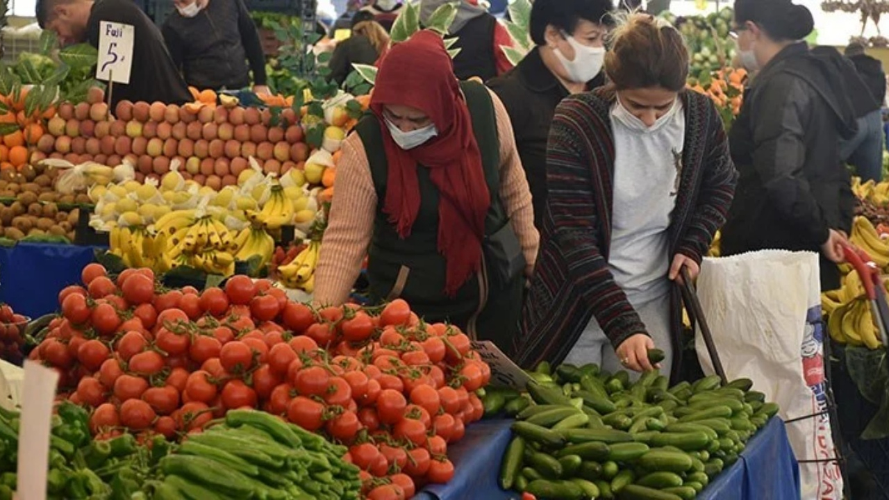 Dört kişilik ailenin açlık sınırı 26 bin 925 TL'ye, yoksulluk sınırı 93 bin 135 TL'ye yükseldi