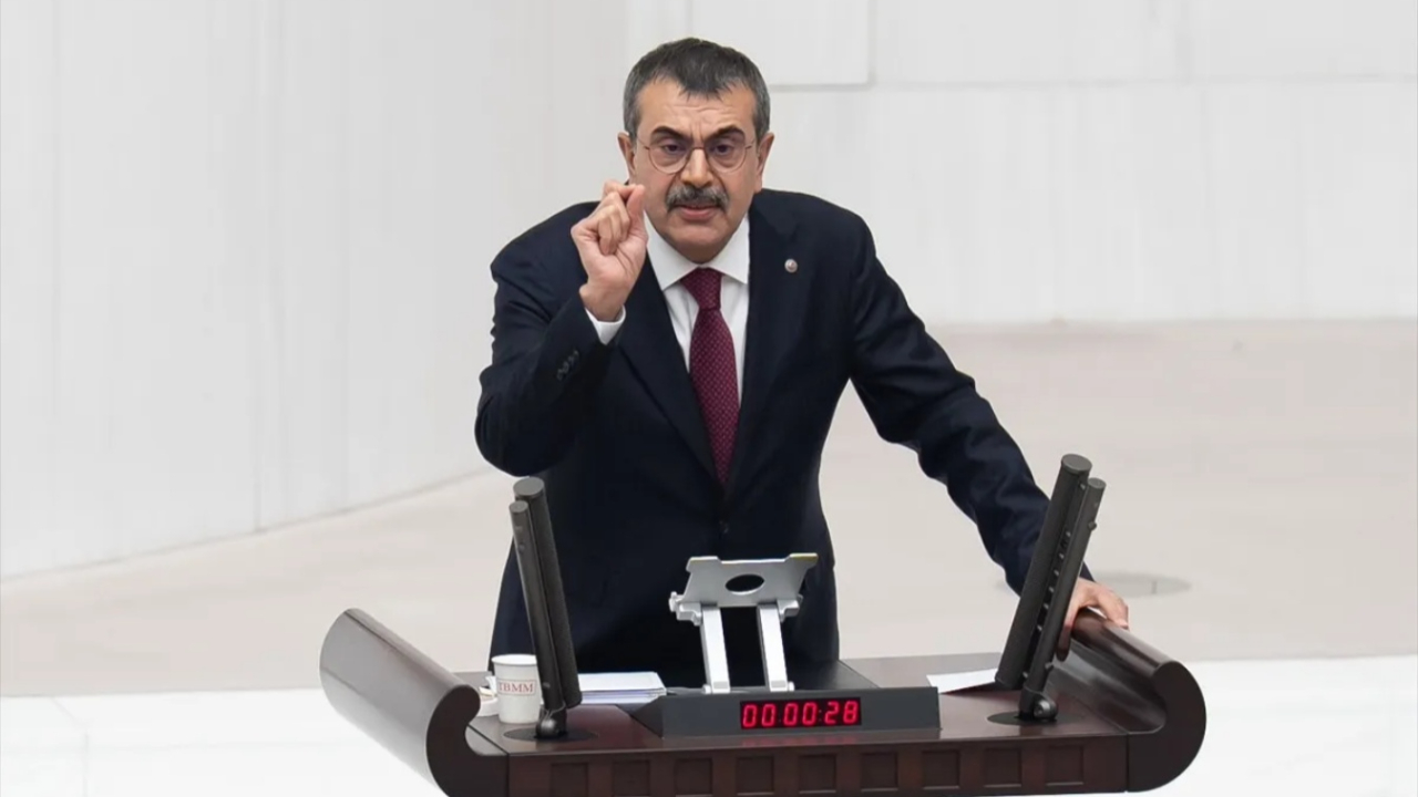 Yusuf Tekin’den “Atatürk'süz karne” iddialarına sert yanıt: Asrın hırsızlığını bu yalanla örtmeye çalışıyorlar!