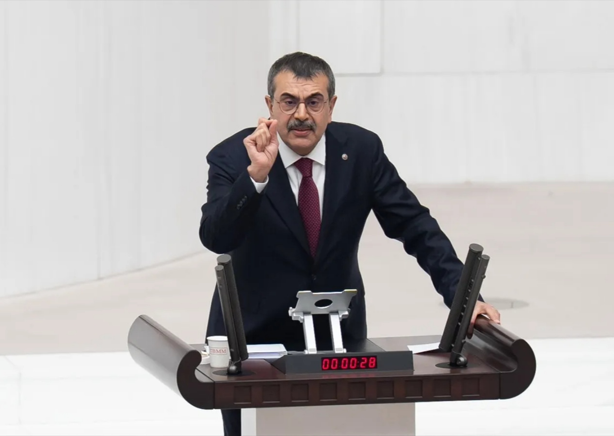 Meclis'te mülakat gerilimi! Bakan Yusuf Tekin'den CHP'yi köşeye sıkıştıran soru: Sizin belediyeleriniz neden mülakat yapıyor?