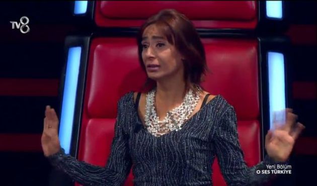 Yıldız Tilbe kendini şarkıya kaptırdı, yandı tutuştu!
