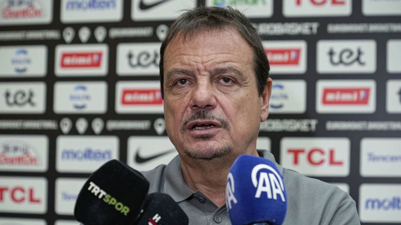 Ergin Ataman'dan Olympiakos taraftarına yanıt: "Türk olmaktan gurur duyuyorum"