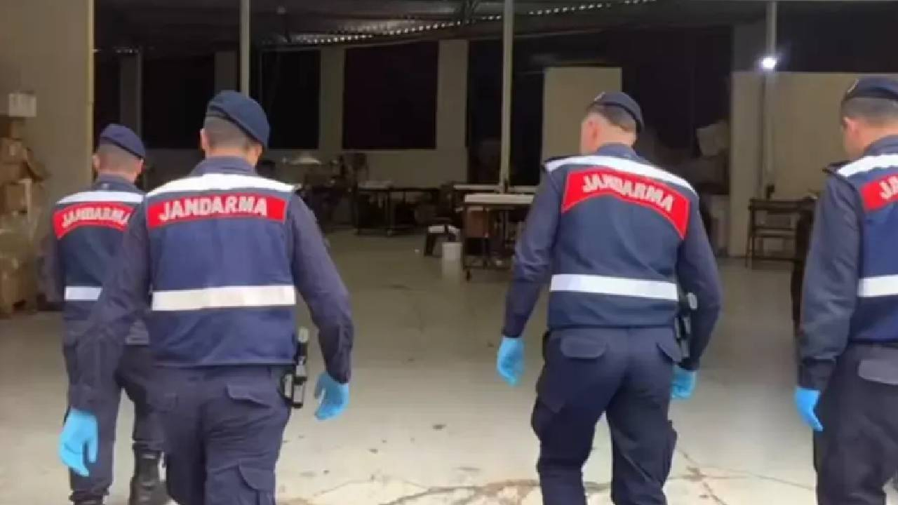 Yılbaşı önce düğmeye basıldı... 17 İlde sahte içki operasyonu! Binlerce litre zehir ele geçirildi