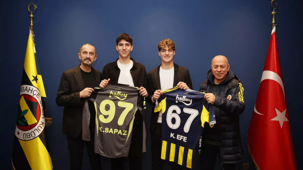 Fenerbahçe iki genç oyuncuyla profesyonel sözleşme imzaladı