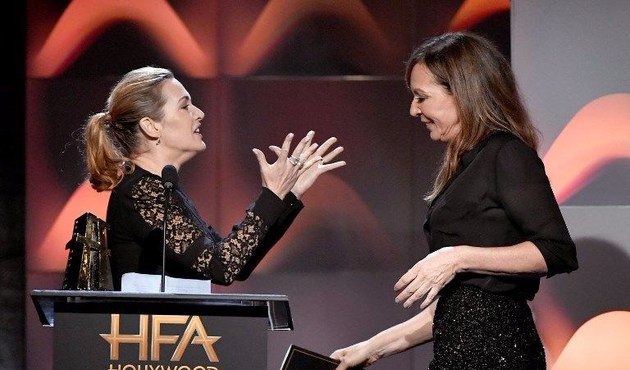 Hollywood'un iki kadın oyuncusu dudak dudağa öpüştü!