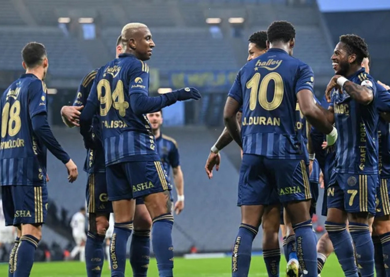 Fenerbahçe Olimpiyat'ta farka gitti, maç fazlasıyla liderliğe yükseldi (Eyüpspor 0 - 3 Fenerbahçe | Maçın özeti)